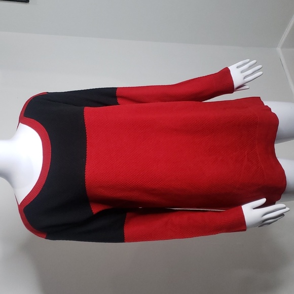 Vince Camuto Red & Black Oversized Longsleeve Top Size Small NWT - Picture 2 of 8